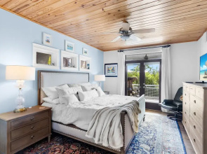 Beautiful Home Located In Venetian Shores Neighborhood 2 Bedroom Home by RedAwning