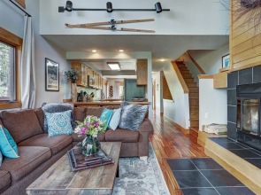 Sophie's Chalet 3 Bedroom Townhouse by RedAwning
