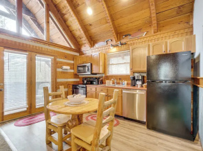 Honey Bear Pause: Rural Escape w/ Porch & Hot Tub!