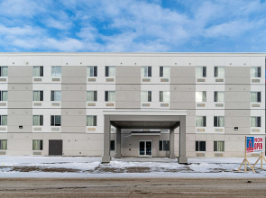 Studio 6-Bruderheim, AB