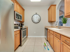 Newly Updated Condo, Near Conv. Center