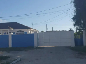 Whispers Lovely 2-Bedroom Unit with Pool