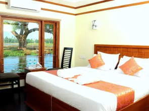 Lavender Luxury Houseboat