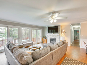 5 Mi to Mt Holiday: Spacious Home w/ Lake Views