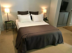Fig Cafe and Accommodation