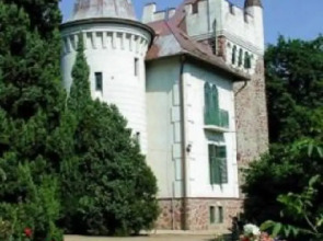 Crystal Apartement F