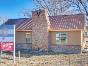 Downtown Del Norte Home Near Hiking & Fishing!
