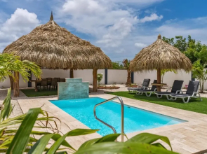 Brand new luxury bungalow - large garden with pool