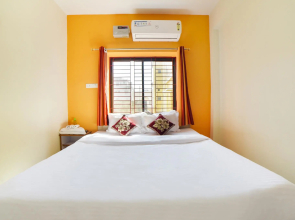 OYO 77663 Shining Crystal near Airport