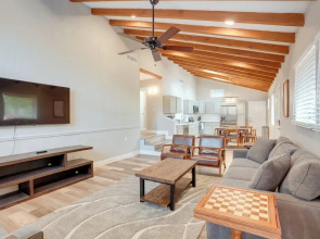 Hot Tub & Patio: Modern Sedona Home!