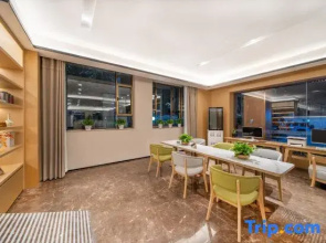 Yining Binjiang Peninsula Hotel (Liuxing Street Scenic Area Branch)