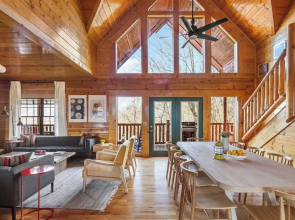 Bears Den Way by Avantstay Private Golf Sim, Firepit & Mountain Views Near Dollywood