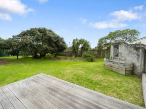 Stroll to the Sea - Te Horo Beach Holiday House