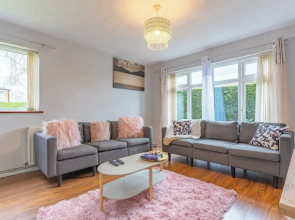 Sleek and Cozy 1BR Resorts World Nearby