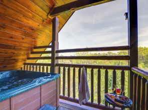 Secluded Smoky Mountain Cabin w/ Theater & Hot Tub