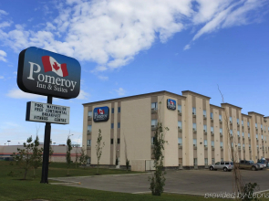 Pomeroy Inn & Suites Hotel Dawson Creek