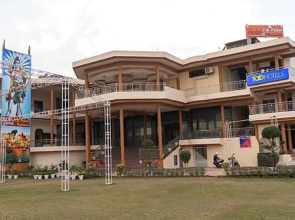 Fabhotel Cm Palace I
