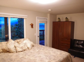 The Fraser River's Edge B&B Lodge