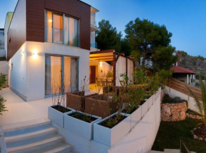 Villa Infinite - 5 Bedroom villa - Ultra modern - Stunning sea views Seafront Location