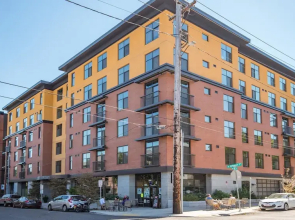 Portland Pettygrove 2BR Corp Rentals by NamaStay