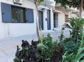 Pireas Jewel New Design Apt w Backyard