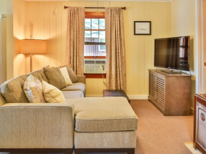 Northern Comfort - Hiller Vacation S 2 Bedroom Cabin