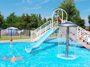Happy Camp mobile homes in Füred Camping