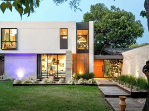 Eastside Mansion w Pool 7 Mins to Rainey