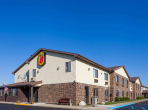 Super 8 by Wyndham Imlay City