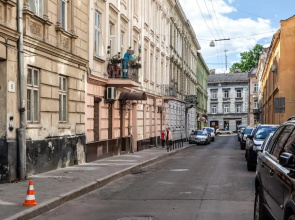 Modern 2BR Apartment in Central Lviv