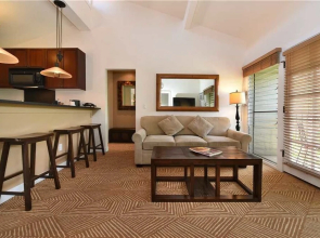 Aina Nalu #K203 - 2 Br condo by RedAwning