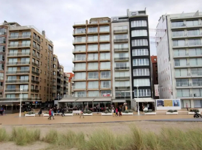 Seaside Comfort With Parking
