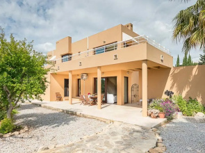 Peaceful Villa in Ibiza Town with Swimming Pool & Hot Tub