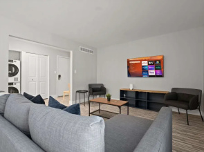 Spacious 2BR 2BA Apartment in the City