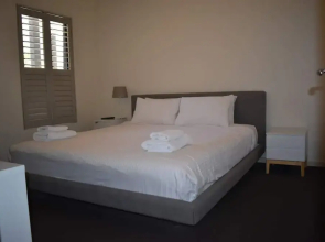 Fantastic 1 Bedroom Apartment Near Kings Park & The City