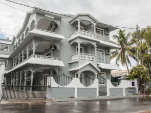 Modern Three Bedroom Apartment West Coast