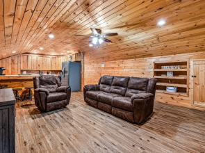 Double L Ranch 1 Bedroom Farmhouse by RedAwning