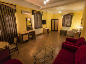 Tassaray Hotel