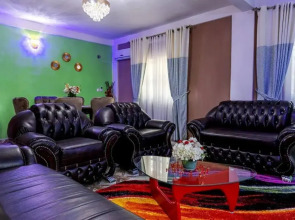 Lovely 1 - Bedroom rental unit with Free parking