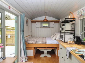 Burr 1 Shepherds Hut