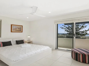 A Stylish Apartment with Noosa Views! - Unit 6 Yaringa 29 Noosa Drive