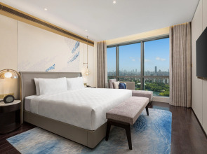 HUALUXE Shanghai Changfeng Park by IHG