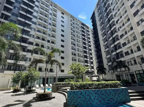 Cozy Retreat w/Balcony Near SM Mall/NAIA Airport
