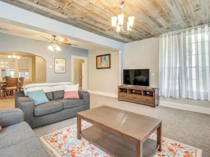 Quiet Jacksonville Retreat - 4 Miles to Downtown!