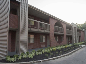 MHO Inn & Suites