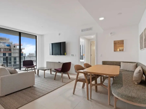 Orange Crush Cozy Downtown Miami Pool and Gym