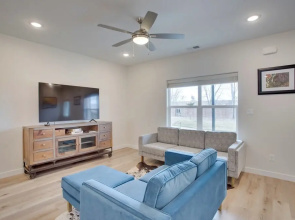Modern Townhome ~ 3 Mi to Dtwn Grand Junction