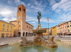 Cosy apartment in Pesaro with shared pool