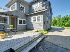 Walk to Town & River: Cozy North Creek Cottage
