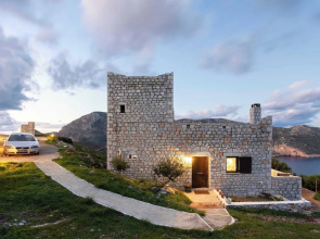 Taenarioum Antico - Mani Stone Tower With Sea View